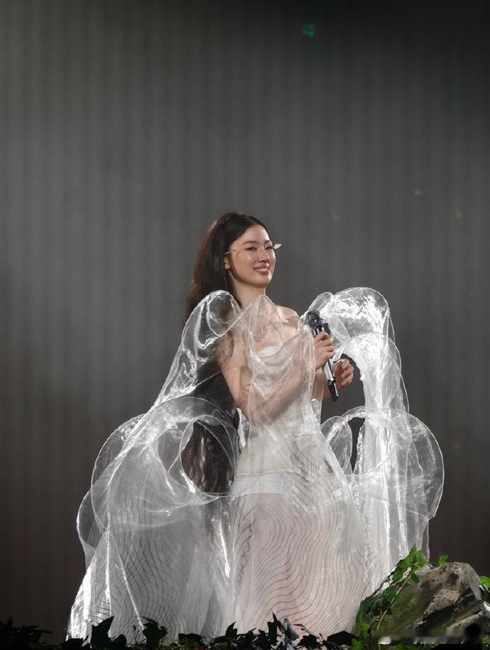 单依纯演唱会戒断反应谁能逃过单依纯演唱会的后劲啊，回来之后整个人都空空落落的。原