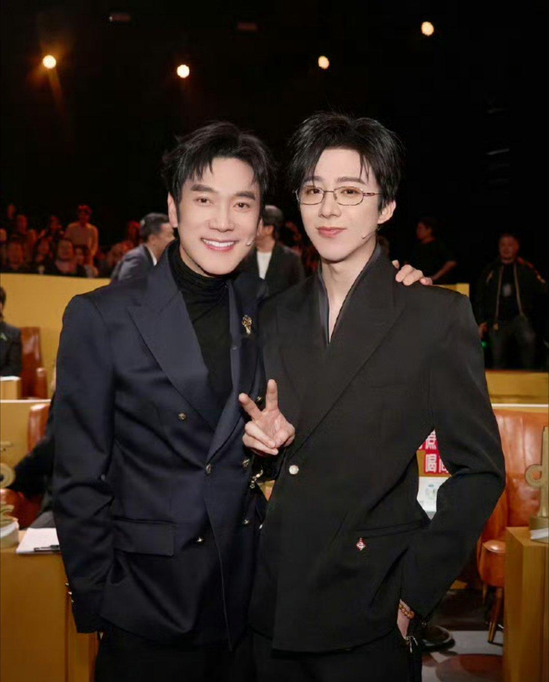 林依轮催刘宇宁拍戏 林依轮这一“催”，可真是催到了大家心坎上！刘宇宁在内娱就是勤