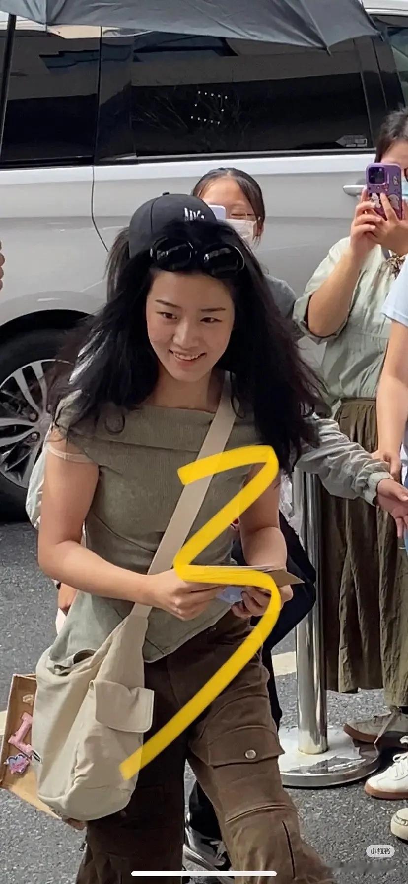 请问卢昱晓是要把邋遢二字贯彻到底吗？ ​​​