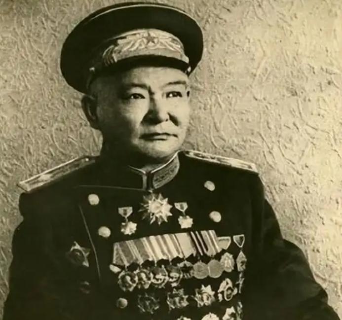 就是他，亲手推动外蒙古从中国“蒙古省”分离出去，并最终促成其独立，成为今日的蒙古