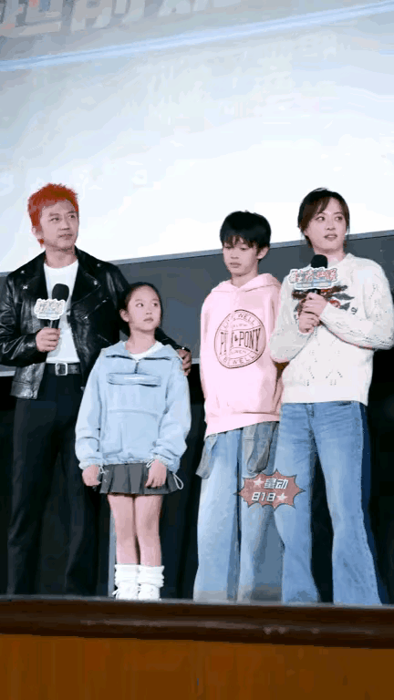 孙俪说了啥
儿子等等一脸生无可恋的样儿
而且头发是几天没洗了么

倒是女儿小花一