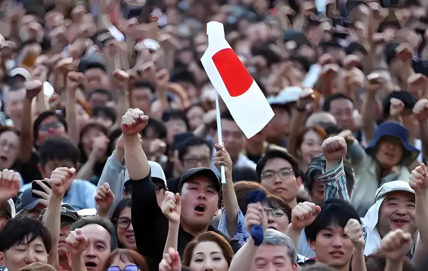 果不其然。
 
日本官方突然公布了最新在留人口统计和用工规则说明。
 
街头能看