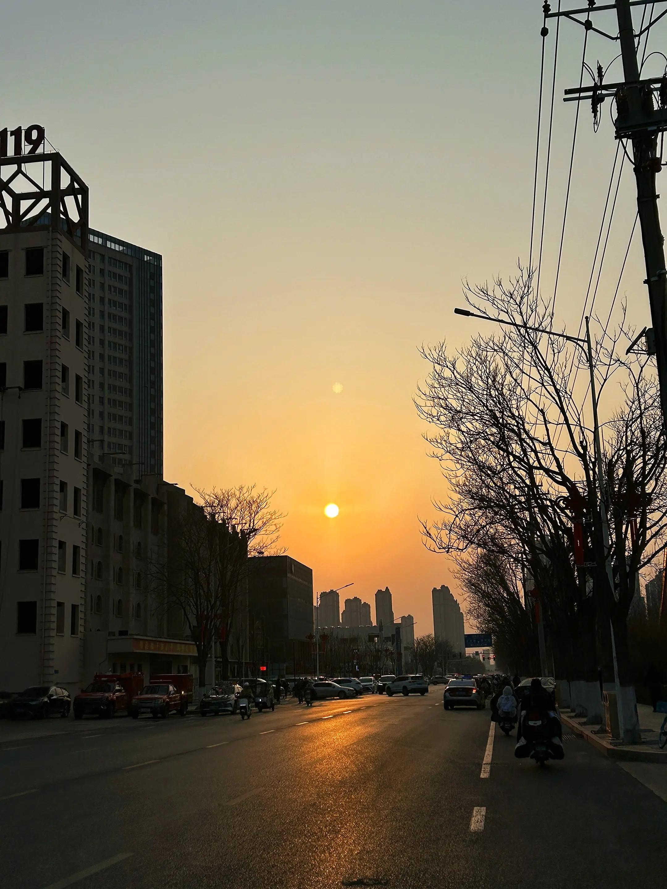 比起那句：“日落西山非我意，唯有晚霞懂我心”我更喜欢：“莫道桑榆晚，为...