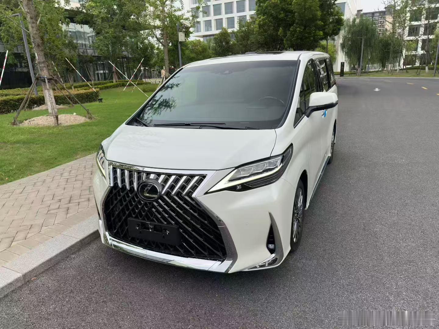雷克萨斯 LM350h 四座，25年落户，3.5排量，仅50公里 ​​​