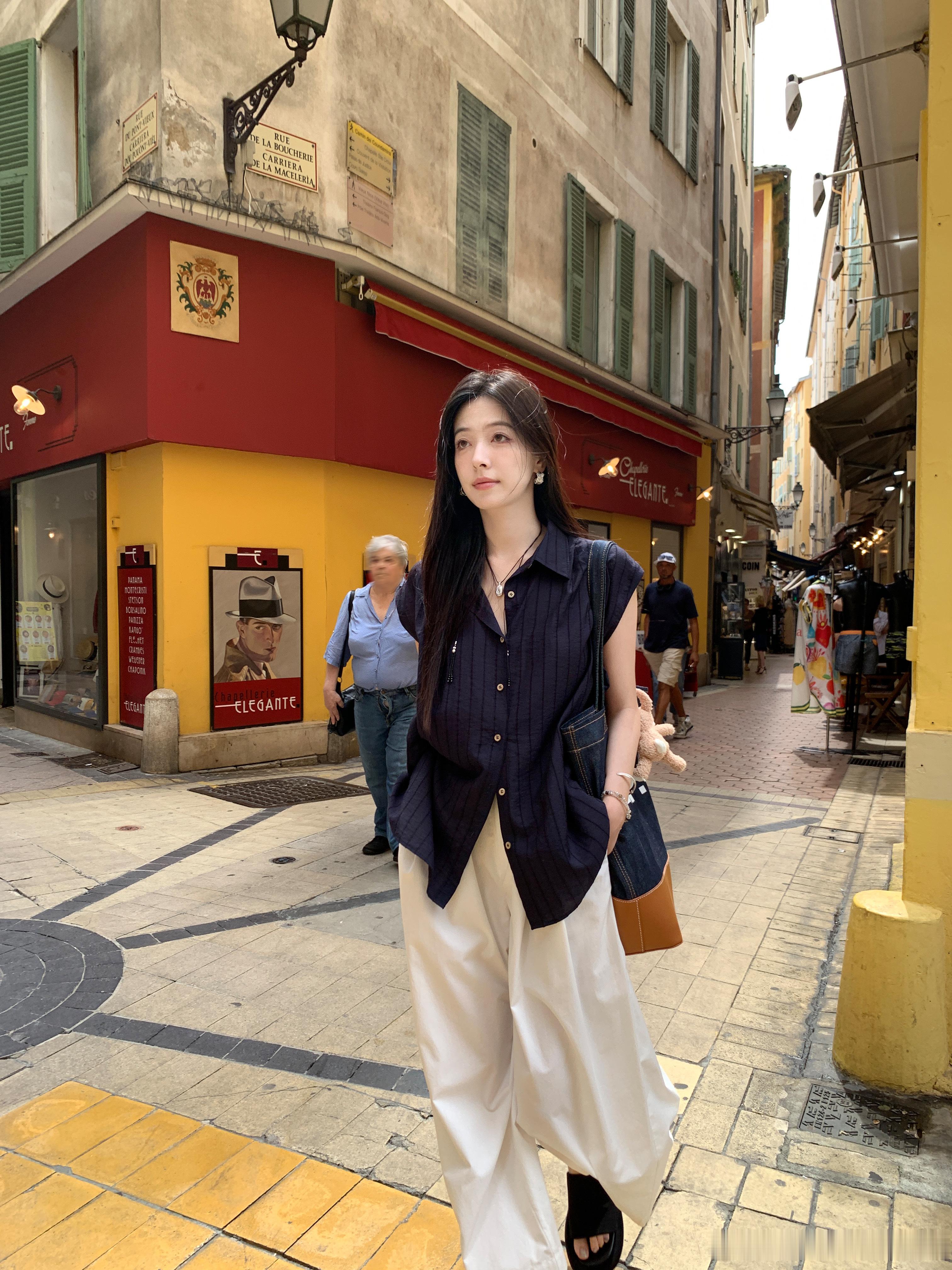 在被打翻调色盘的街头巷尾citywalk一下像走在油画里 ​​​