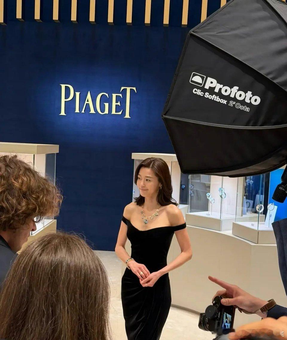 全智贤你吃点饭吧，年纪大了还扛得住吗？ 