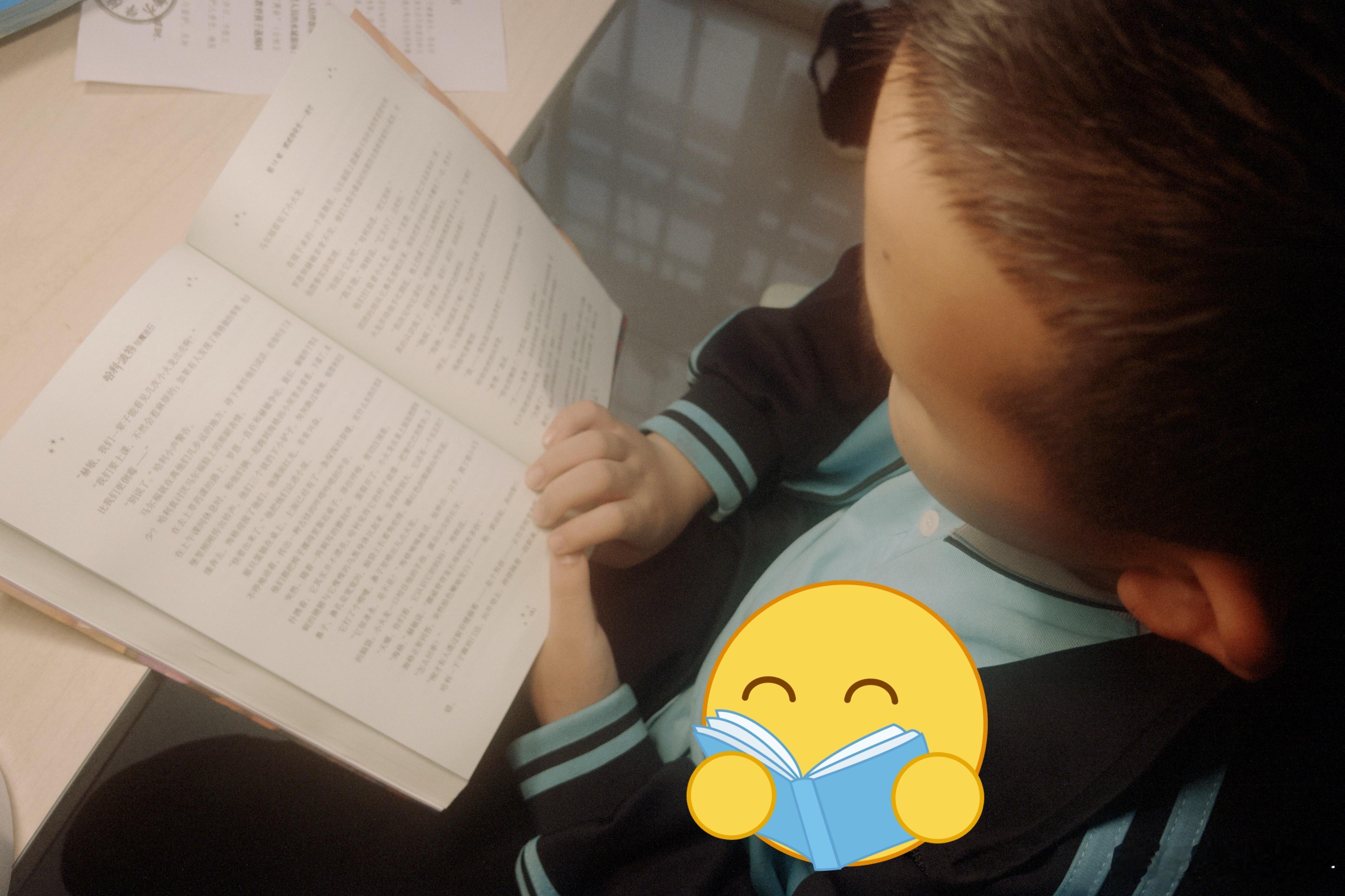 今天出去研学昨晚就兴奋了 十点多睡不着半夜两点多醒了又睡不着小时候都没有夜醒过 