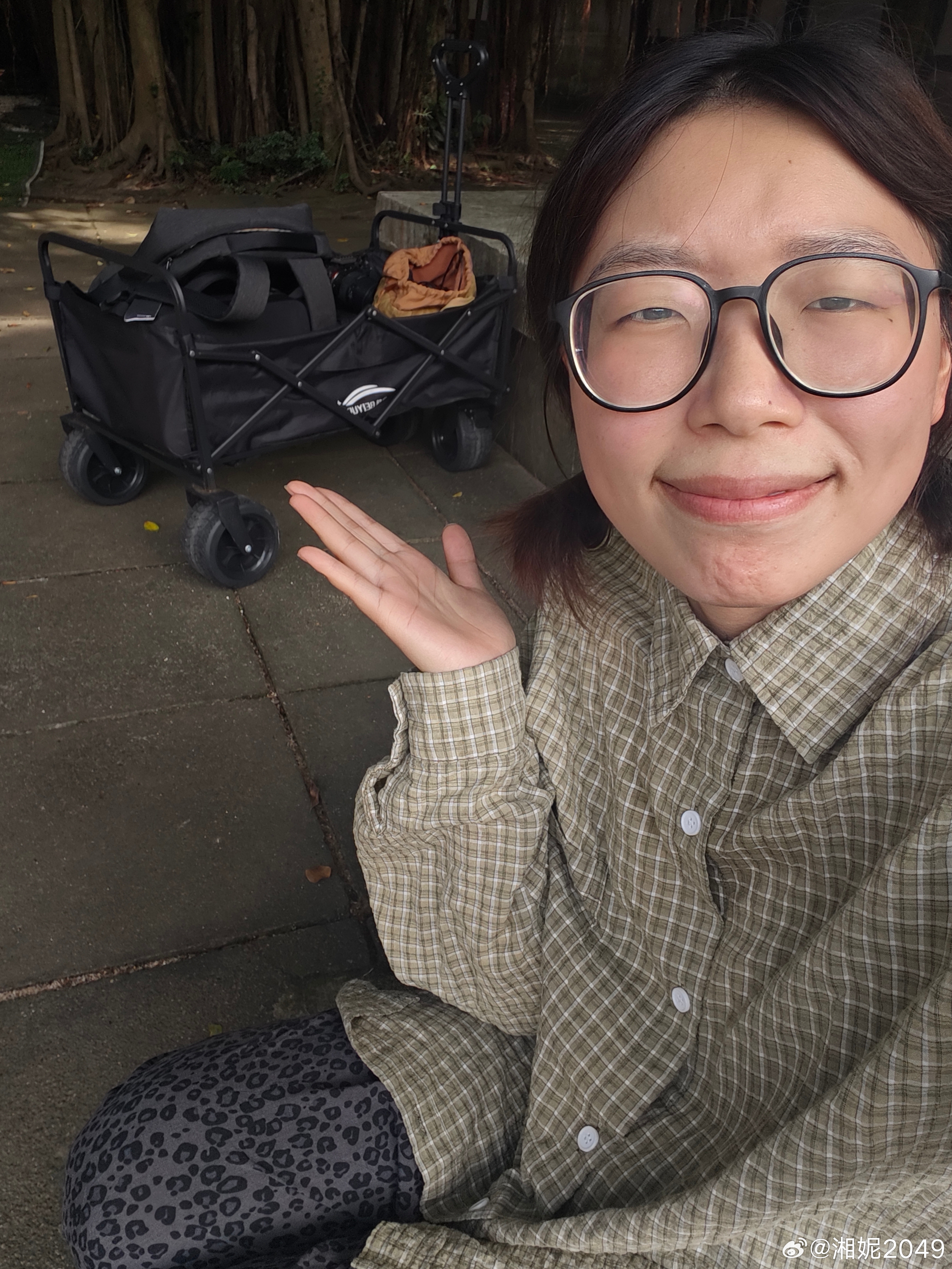 好多人问我为什么这么热的天为什么老是穿长袖？因为大梦拍摄的时候我只能在原地守设备