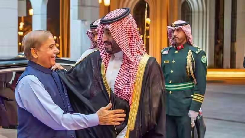 沙特花120亿，通过巴基斯坦购买中国武器，中国卖不卖？美国在中东已经完全失去信任