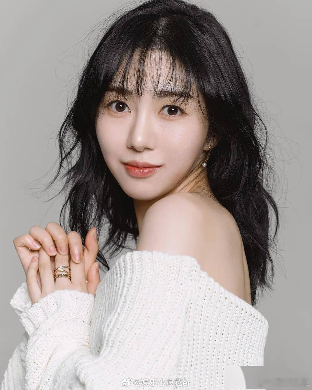 权珉娥做医美导致面度灼伤 据韩媒，权珉娥去医院做睡眠紧致提拉术，醒来后脸上皮肤撕