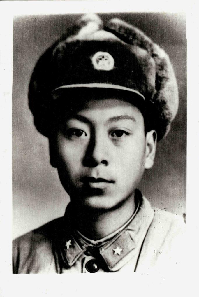 1962年11月，我军边防一个连，被一座 20 余米长的大型暗堡堵在开阔地进退不