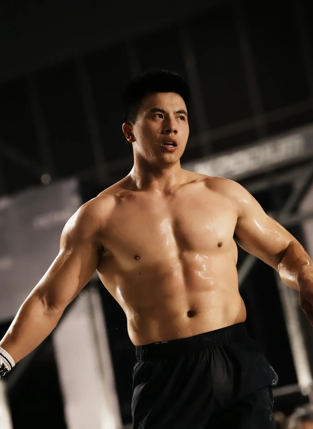 CROSSFIT倒立哥40秒视频疯传，听说有40几分钟的 ​​​