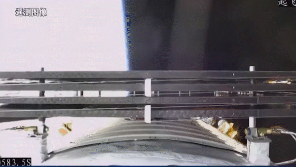 神舟22号飞船与火箭分离，还有太阳帆板展开全过程。

继神舟八号之后，时隔十四年