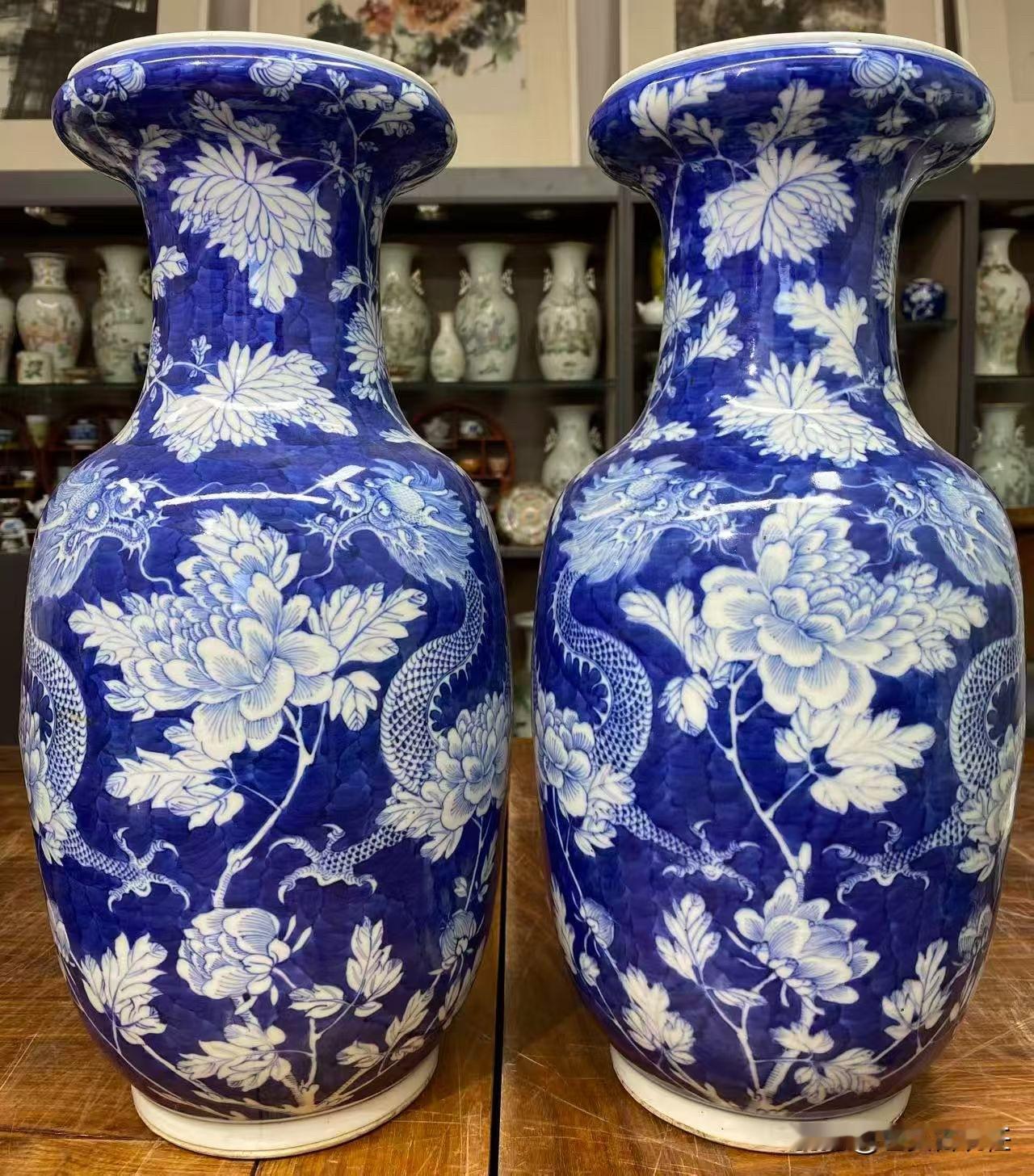 龙穿花一百五十件：光绪青花留白盘口大瓶成对

“一百五十件”，非指数量，而是规格