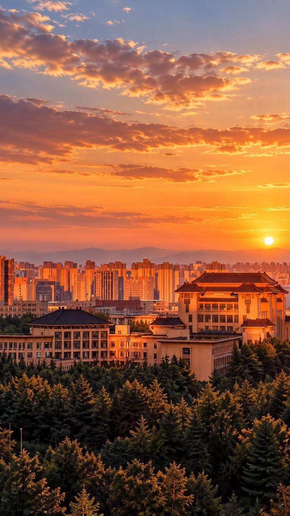 网友分享昨天（10月12日）西安黄昏风景，在西安的小伙伴看到了吗？