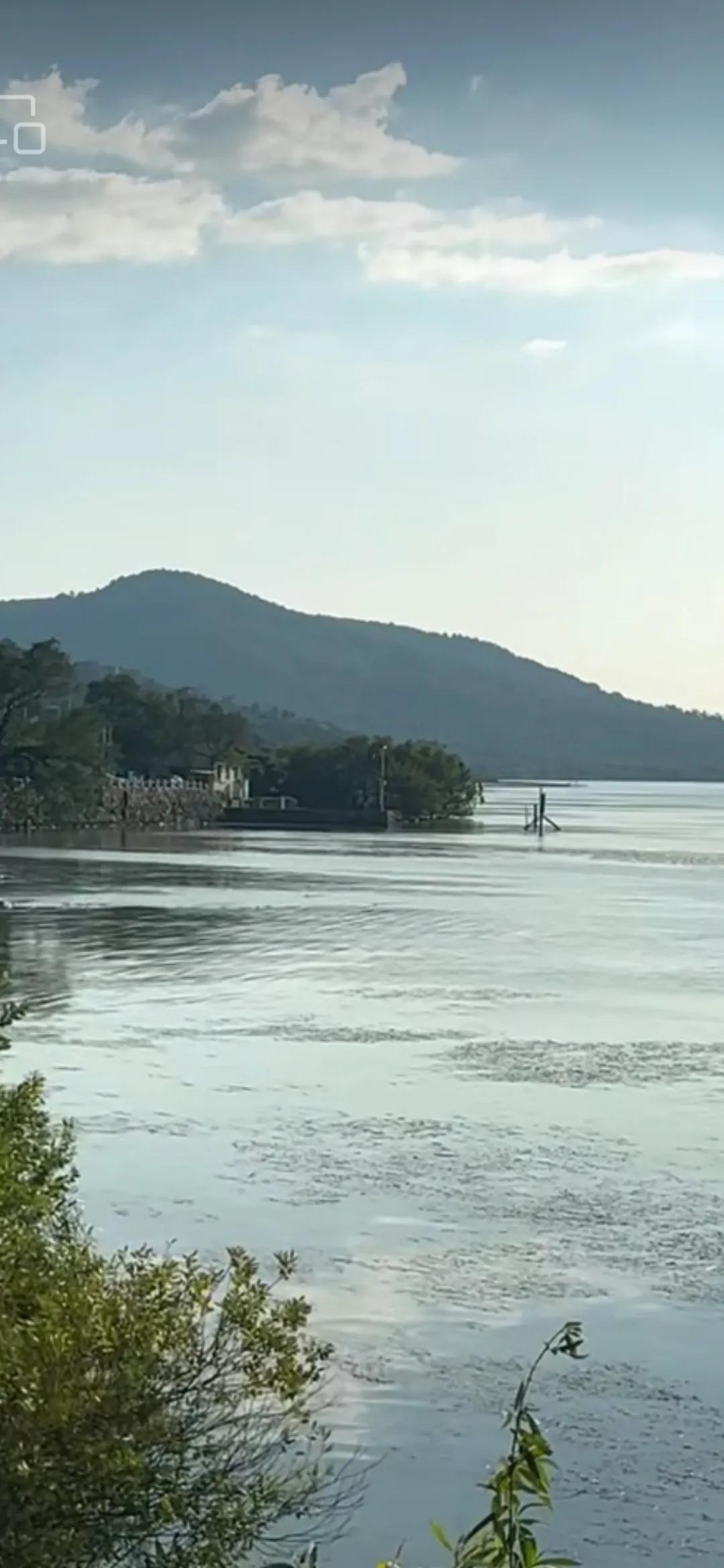 #分享一张你最近随手拍的照片吧#‘
山水相依