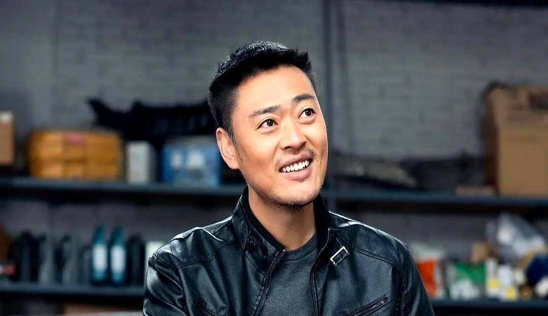 4600万买20年刑期，这剧情让法律界集体沉默了。
麦洪超翻案后没穿回警服，只背