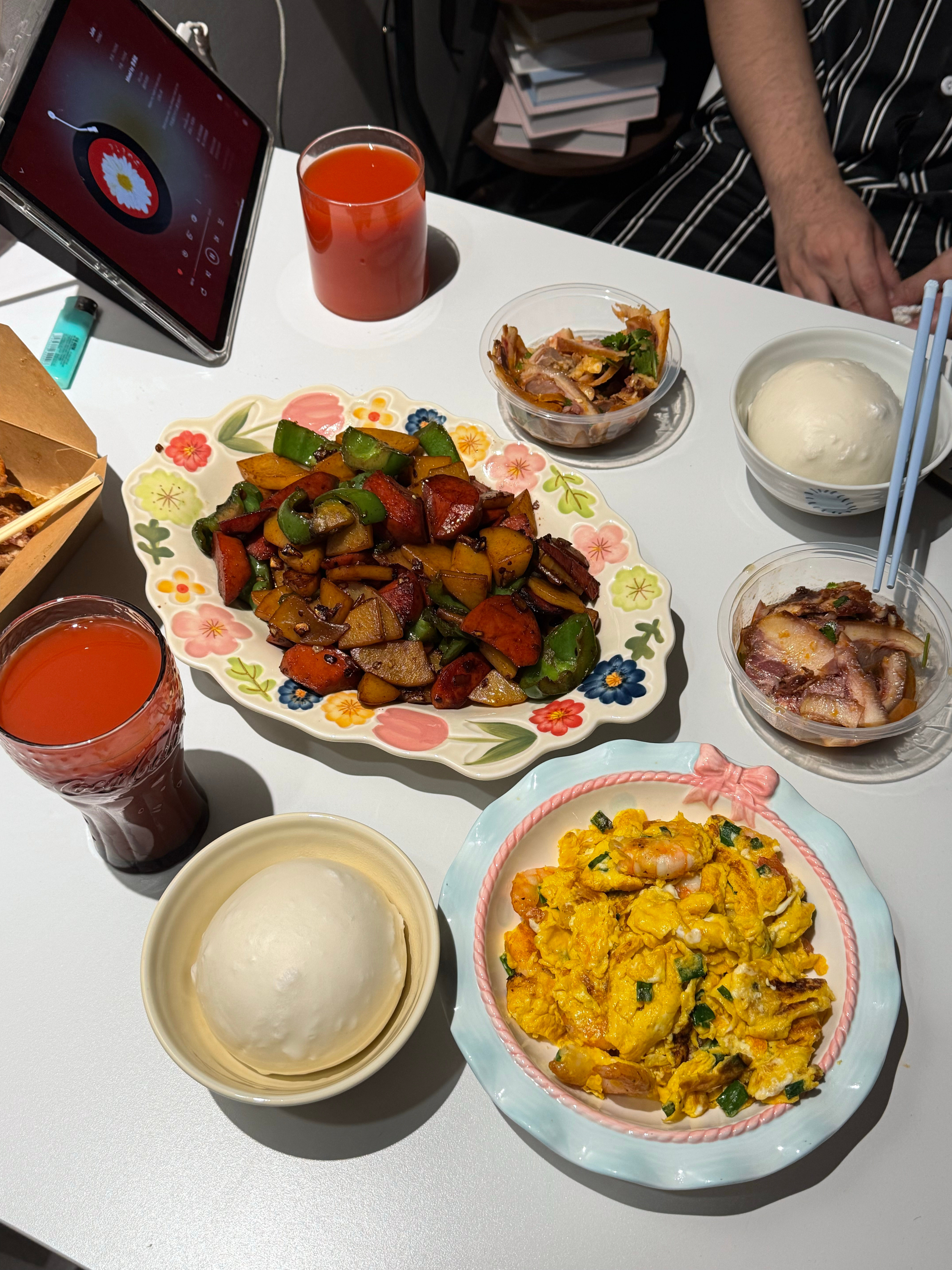 今天做的饭 火腿肠炒糊了 怎么肥四星星人杯子磕了一下就碎了 怎么肥四跟着蛋神煮了