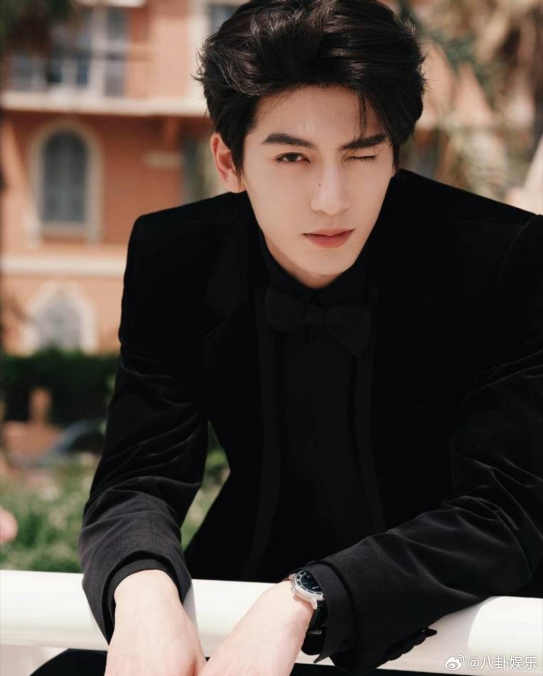 张凌赫多年前发文抨击影视圈 2016年以本名张家玮发文，痛批小鲜肉不敬业、泡沫剧