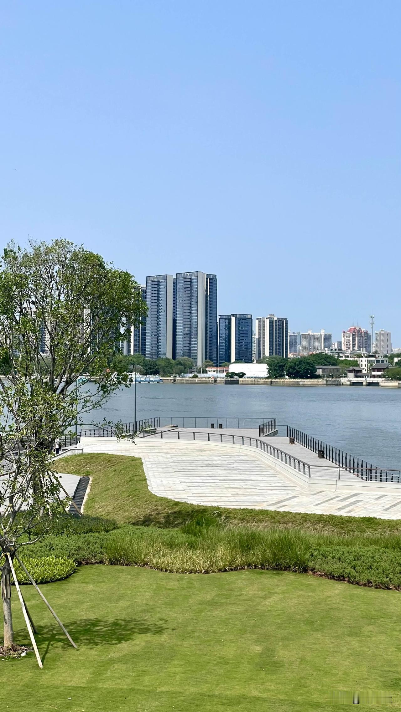 广州4个和樾府，海珠的竟然惊艳到了！

昨天，二娃去参观广州滨江天地的时候，站在