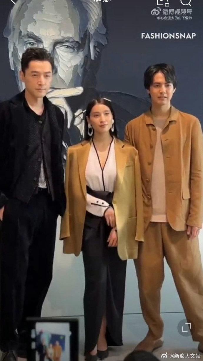 #胡歌片寄凉太土屋太凤合照# 胡歌、片寄凉太、土屋太凤合照！这也是片寄凉太、土屋