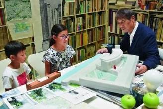 一位日本华人曾经表示"讲实话，一旦中日爆发战事，中国根本不是日本的对手，日本军备