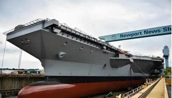 004这个建造速度，得为大连造船的建设者点赞。网上有人发了建造图，比预期的速度快