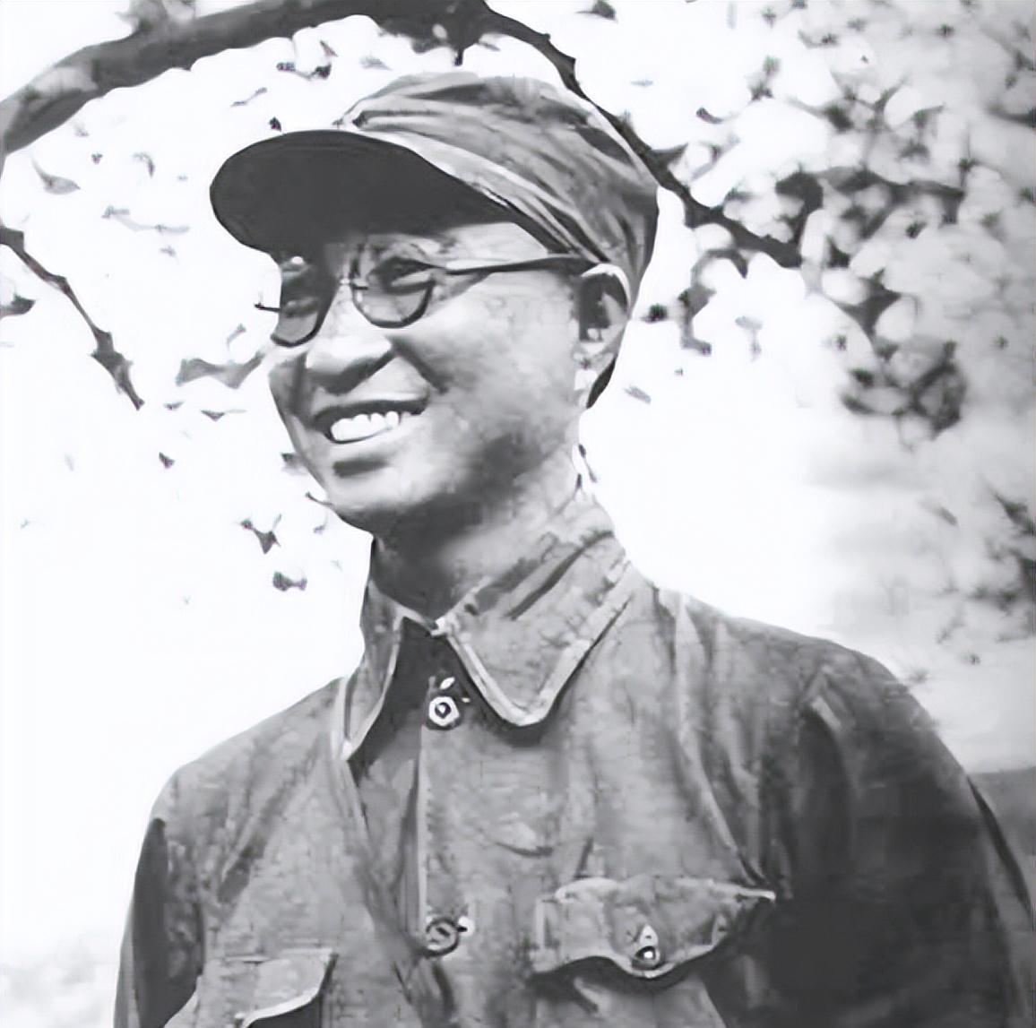 1953年毛主席让陈赓去军委工作，陈赓提出条件，毛主席笑道你算盘打得真精！
19