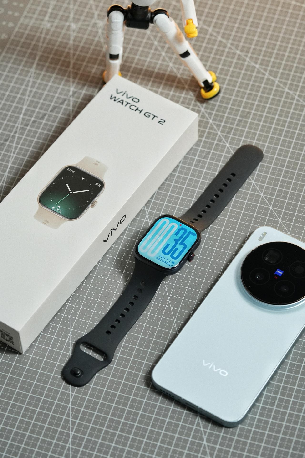 《开箱vivo WATCH GT 2》

屏更大，功能更多，充1次，玩33天。