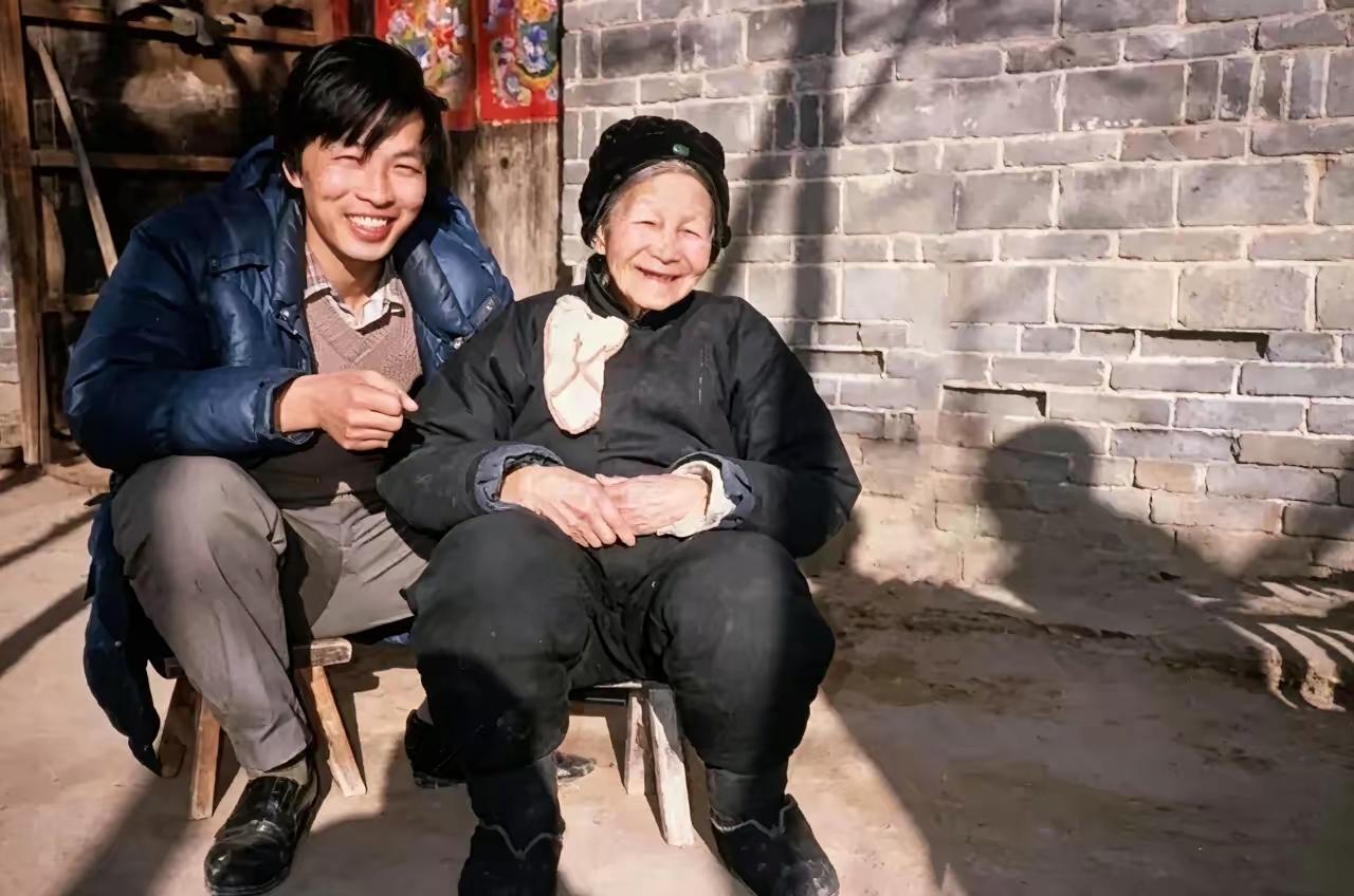 1978年高考恢复后第二次高考中20岁的刘震云与17岁的弟弟刘晓云同时步入高考考