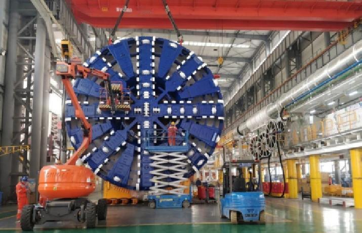 当年那台德国盾构机，修要100万，不修又怕出事，结果中国工程师拆开一看——根本不