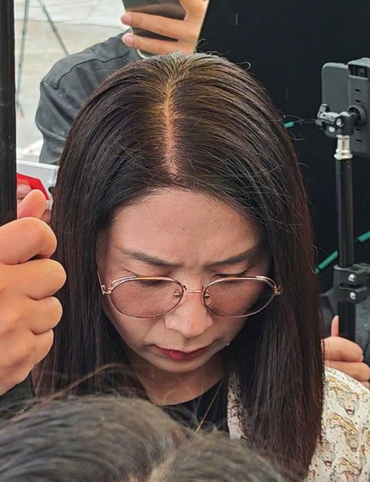 崔丽丽被性侵的事，惊动了娱乐圈的姚晨和赵奕欢，两个人分别在网上为崔丽丽发声。

