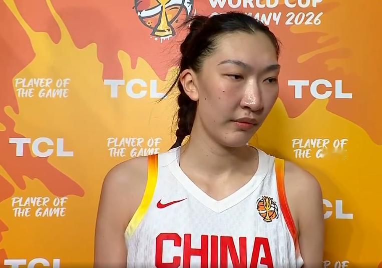 中国女篮加时险胜捷克的赛后采访，拿到两双数据的韩旭接受采访时说道：“这是一场团队