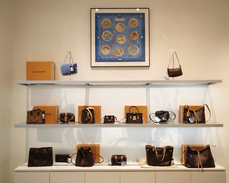 二手回收的水真的深不见底！就说二手奢侈品回收平台聚云奢，一个15岁女孩送去价值1