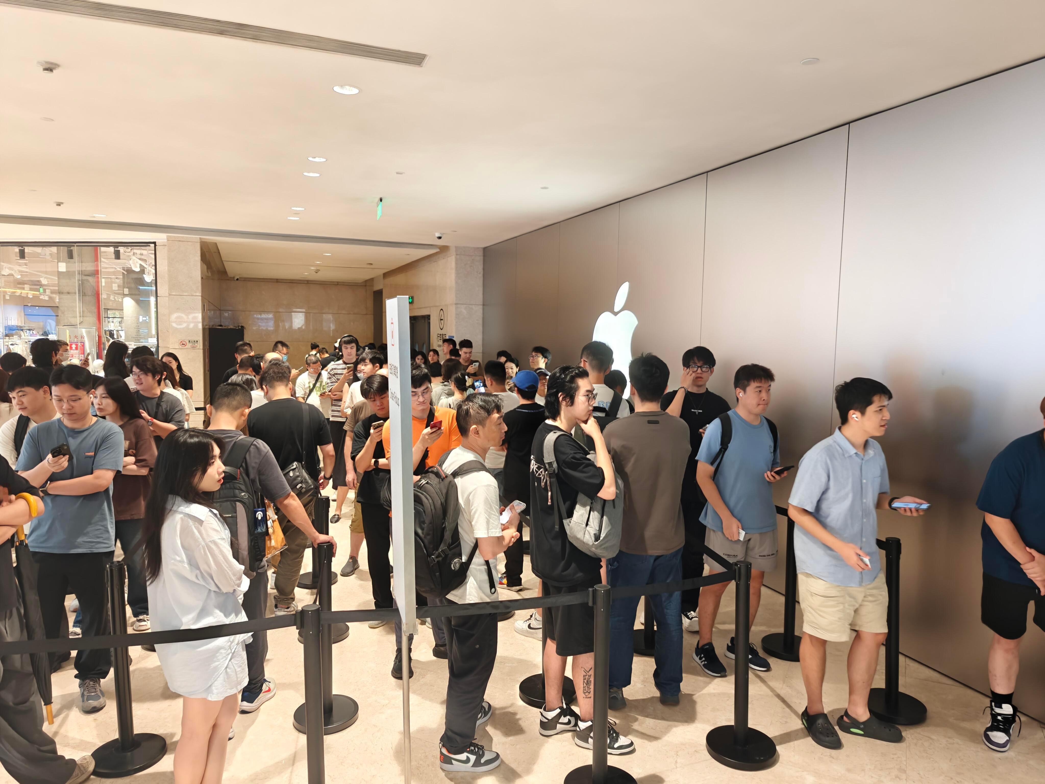 这几天在网上看iPhone16的评价，我感觉苹果公司都快倒闭了，结果线下一问价格