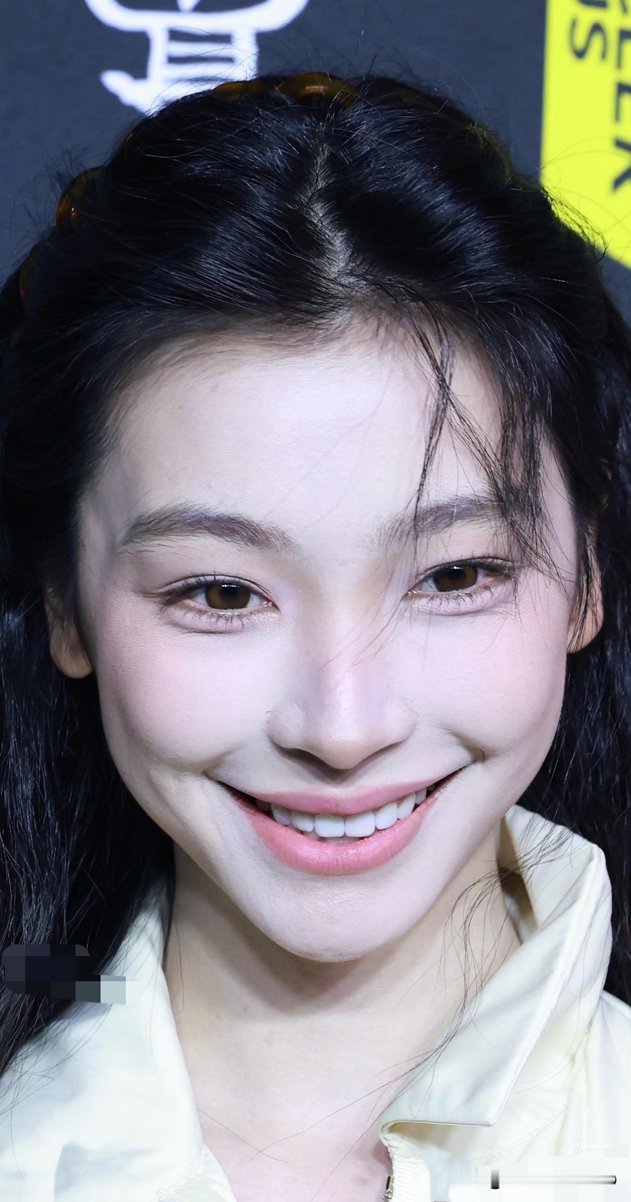 易梦玲怼脸美拍