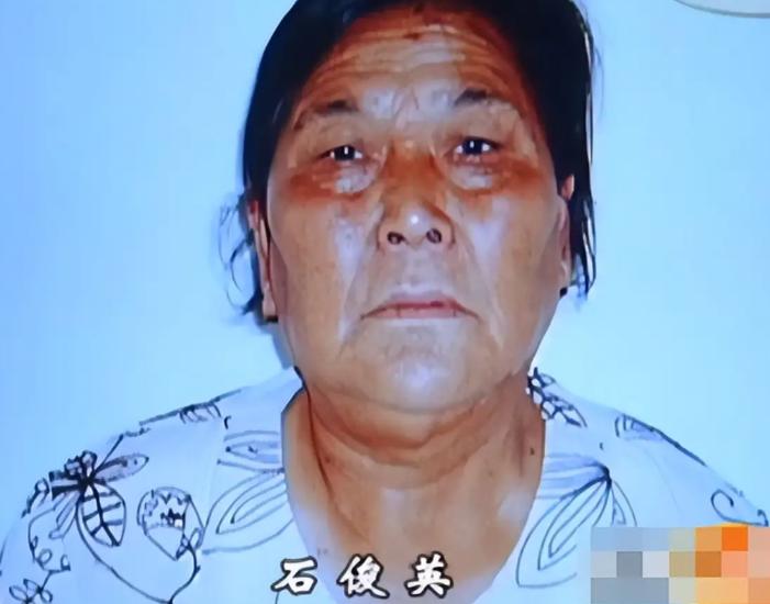 安徽亳州 “天骂团” 老大石俊英，带着一帮六七十岁的老太太，两年靠骂人挣了近 3