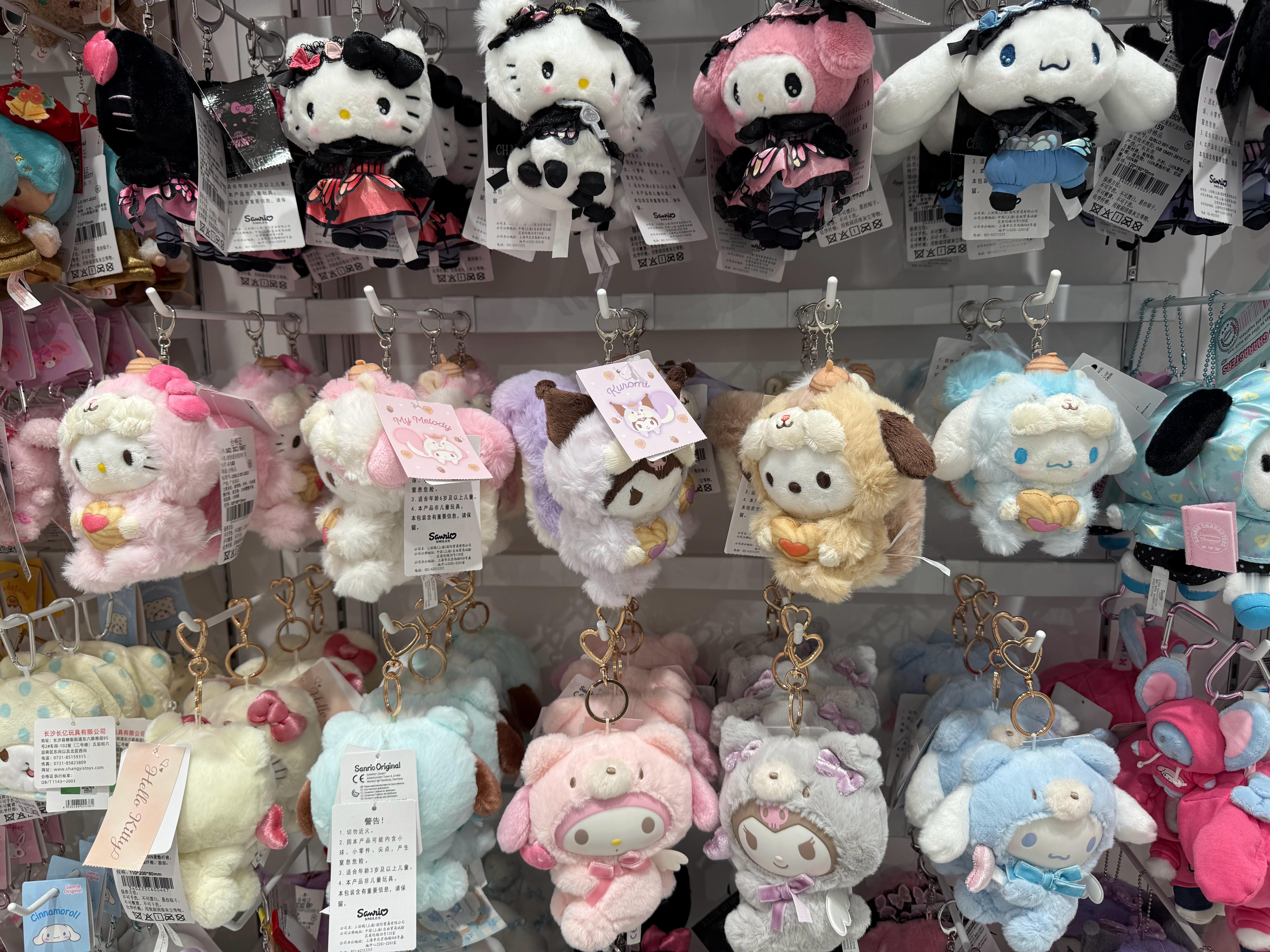 从来没觉得三丽欧里面的挂件好看，直到看到这个小松鼠系列 