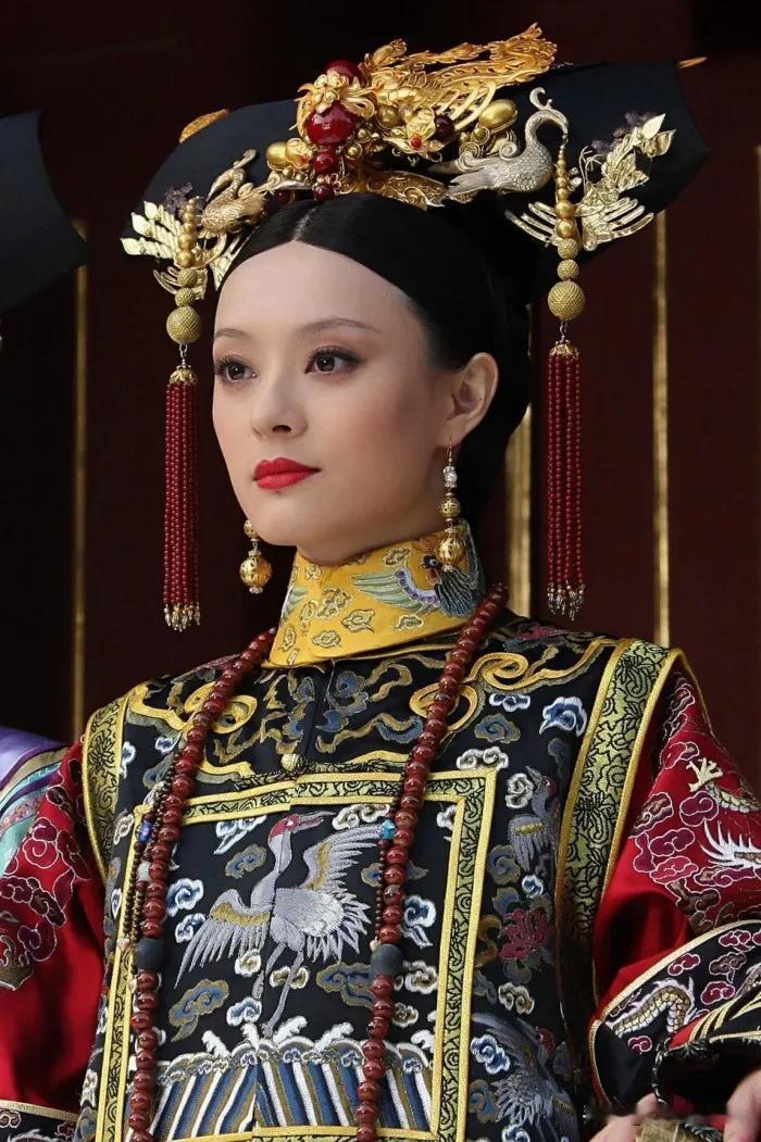 女主心机绿茶女，



随便把个太医玩弄于股掌之中，
让太医唯她命是从


跟小