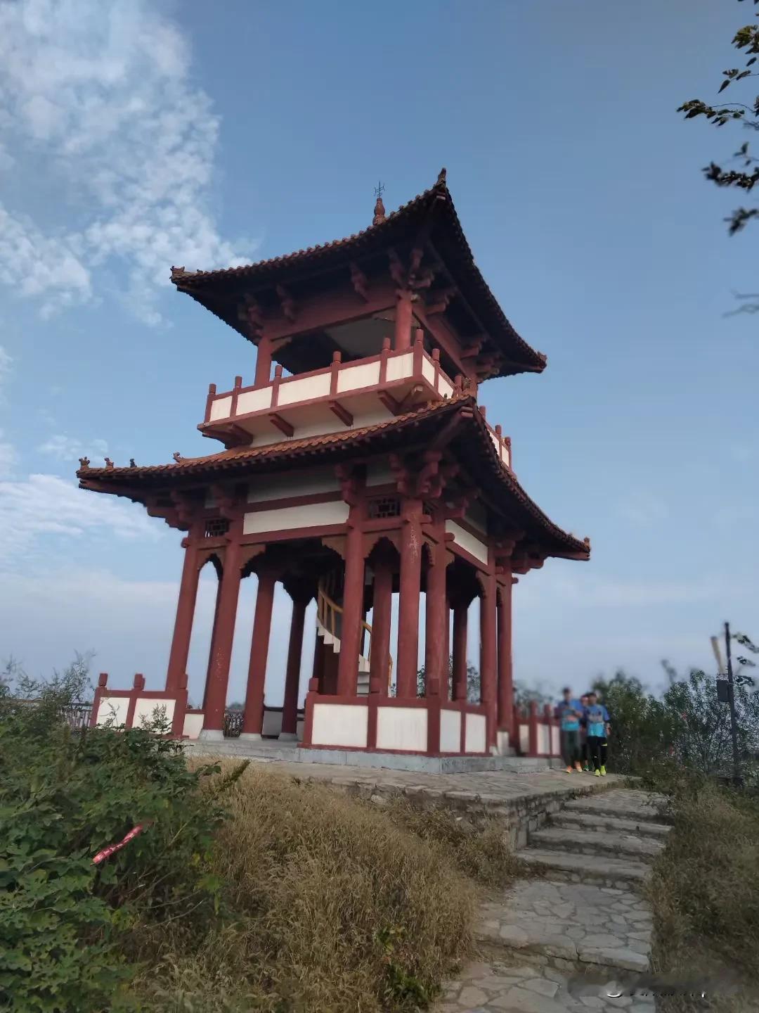 鹿门山望江亭修缮一新

        去过鹿山山的游客，估计和我一样，每次都要