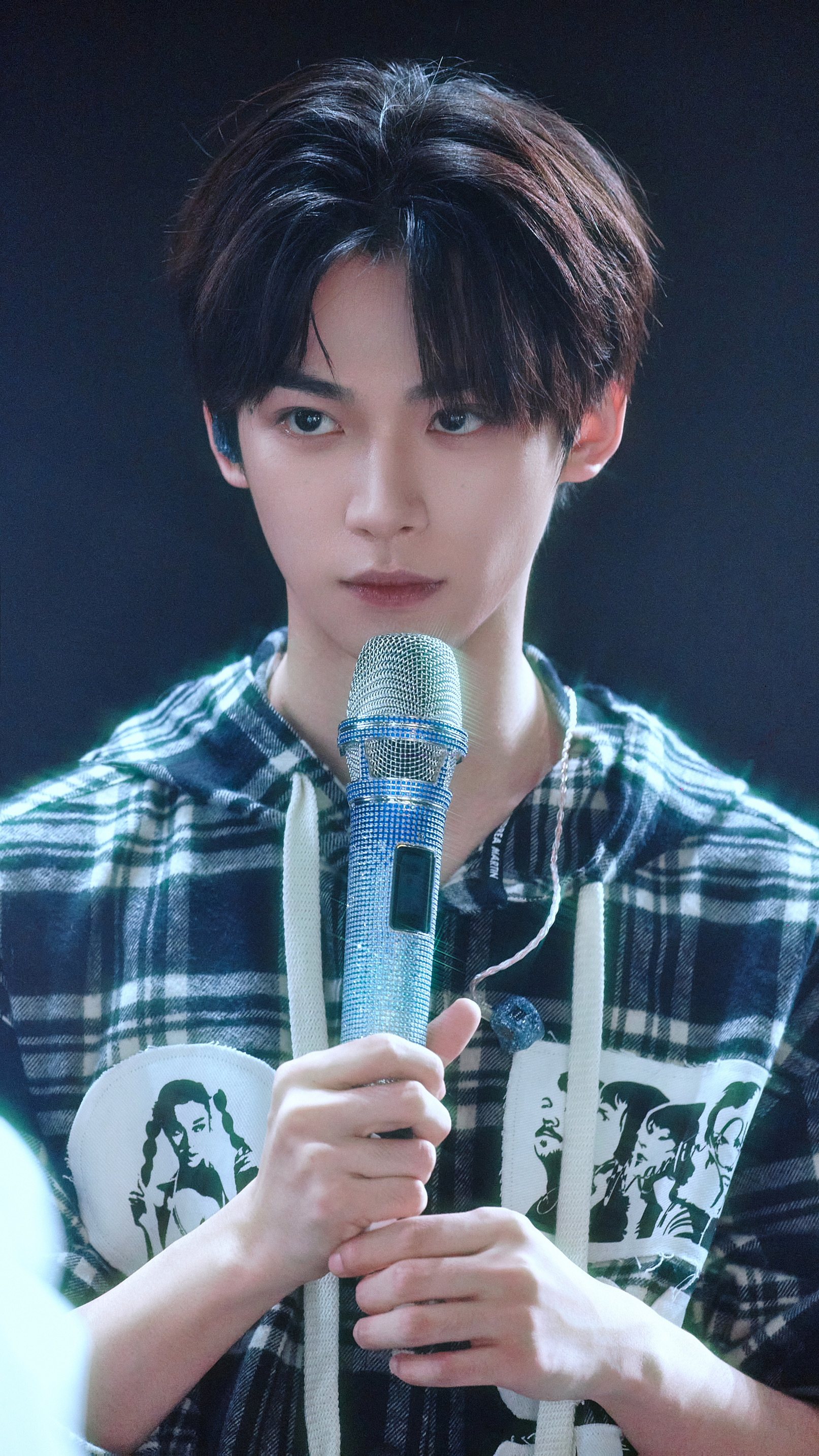 🔮人在事上练，刀在石上磨。将双脚扎进泥土，青春在磨砺中格外茁壮。