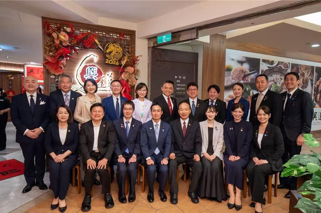 这是台“立法院长”韩国瑜款宴平沼正二郎带领的“日本自民党青年局”海外研修团。
 