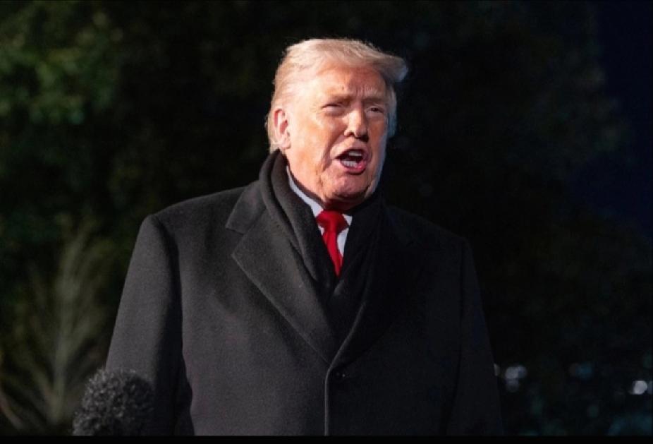 特朗普的回应确实很特朗普，脸皮厚得可以和长城城墙相媲美了。万斯作为特朗普的忠实跟