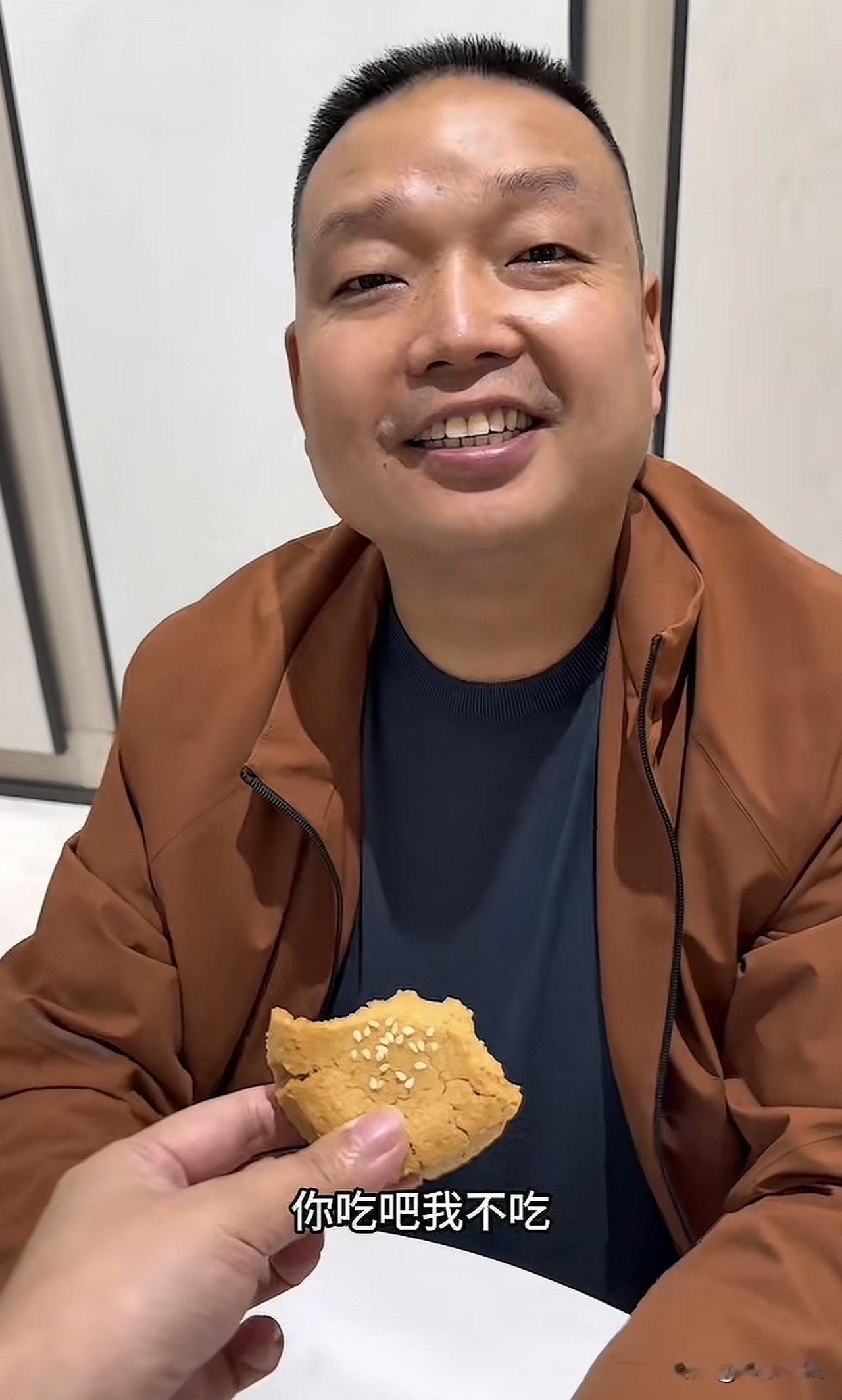 王晓举
和他的妈妈
目前各自过着自己的生活，并没有在网上继续开撕，这样其实挺好的