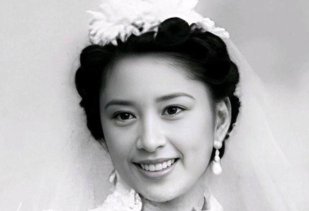 1966年，27岁的胡友松发现生理期没正常来，便问76岁的丈夫李宗仁怎么办。谁料