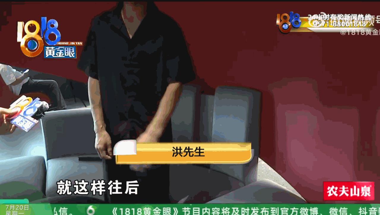 色胆包天！浙江杭州，一台球厅内，女助教正常在岗工作，却突然被熟客当众伸手拍打臀部