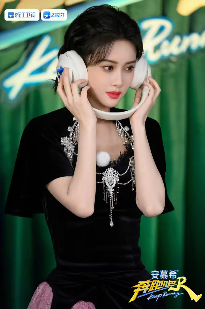 当白鹿和孟子义在《奔跑吧13》飙演技，观众却有两大遗憾。节目组敢用短剧当本期的主