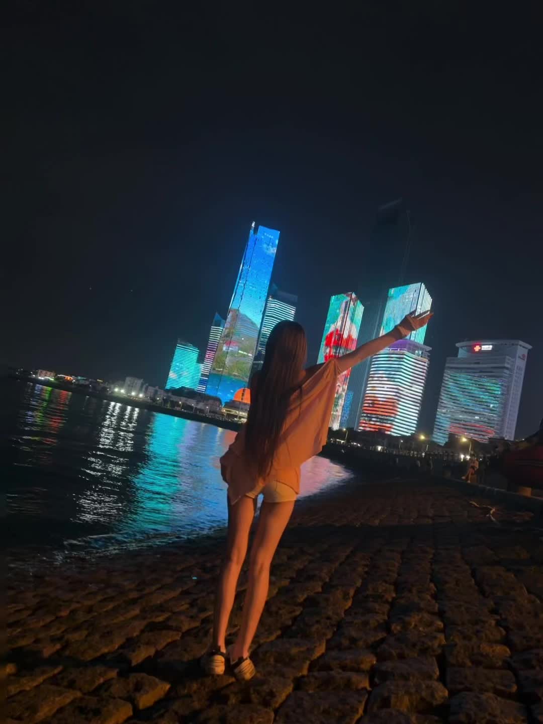 吃饱饱～看电视 工作 循环🔄🔄