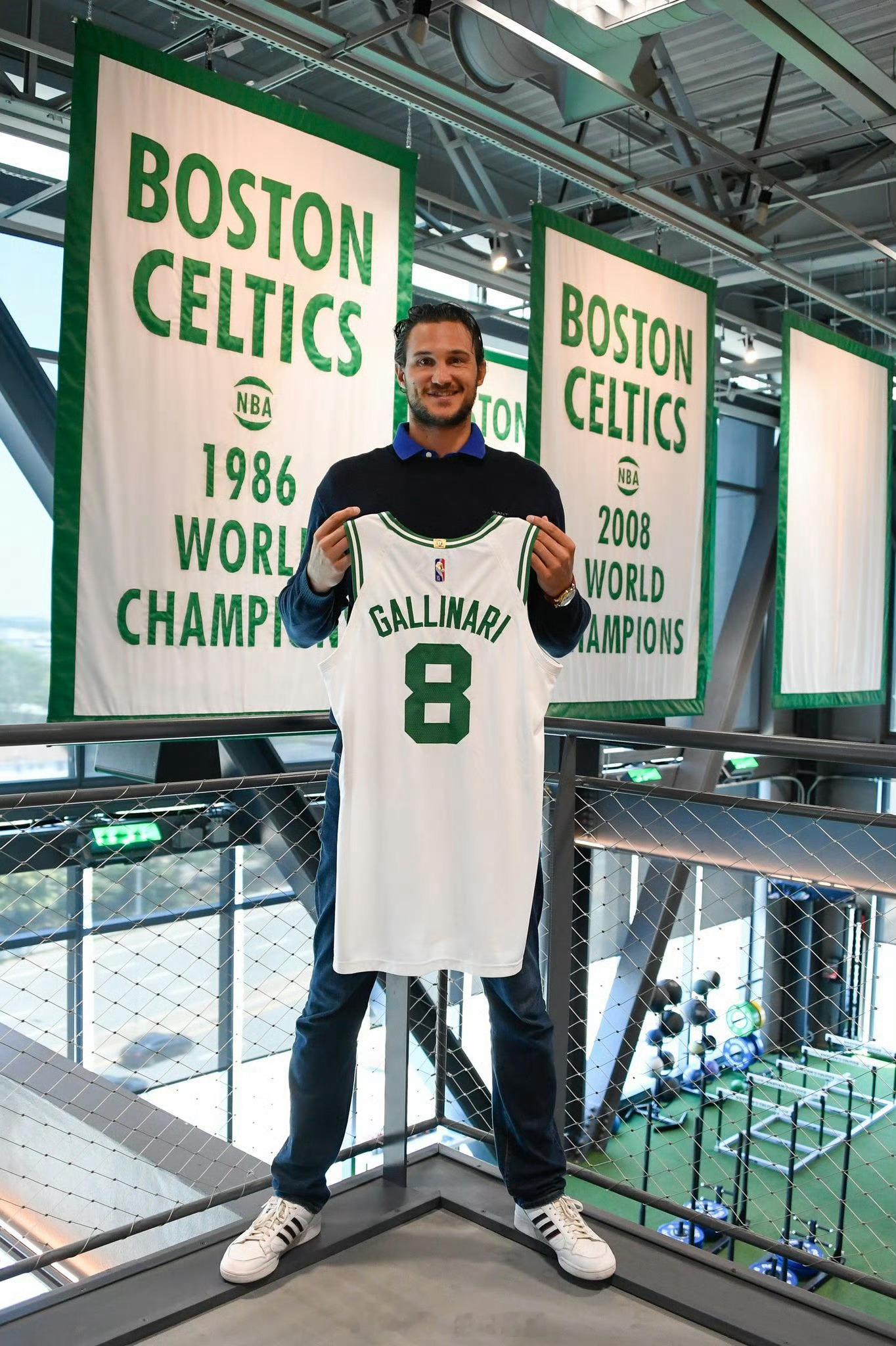 祝好！加里纳利宣布退役，结束20年职业生涯。 