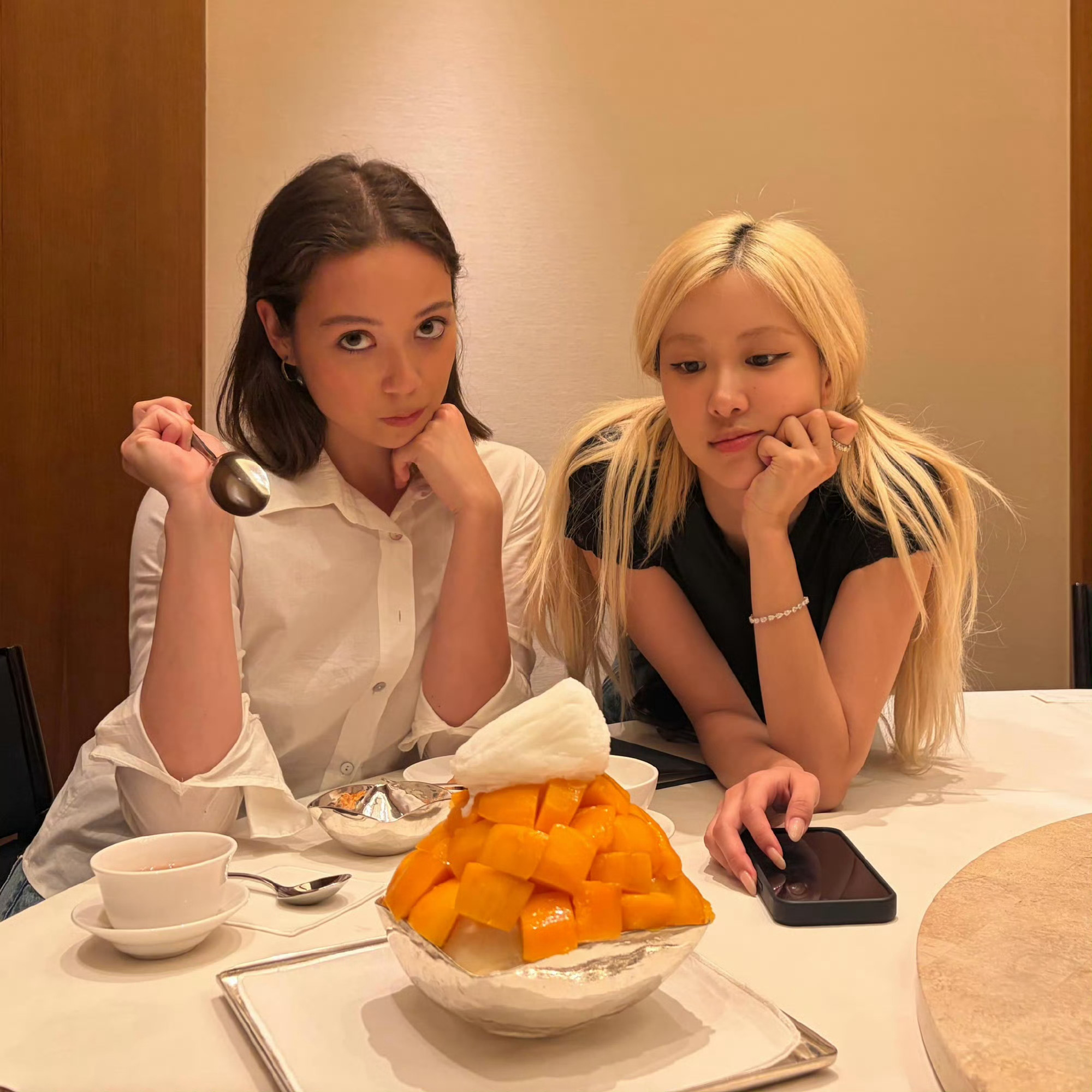 与好闺蜜林冰laufey约饭👩❤️👩 
